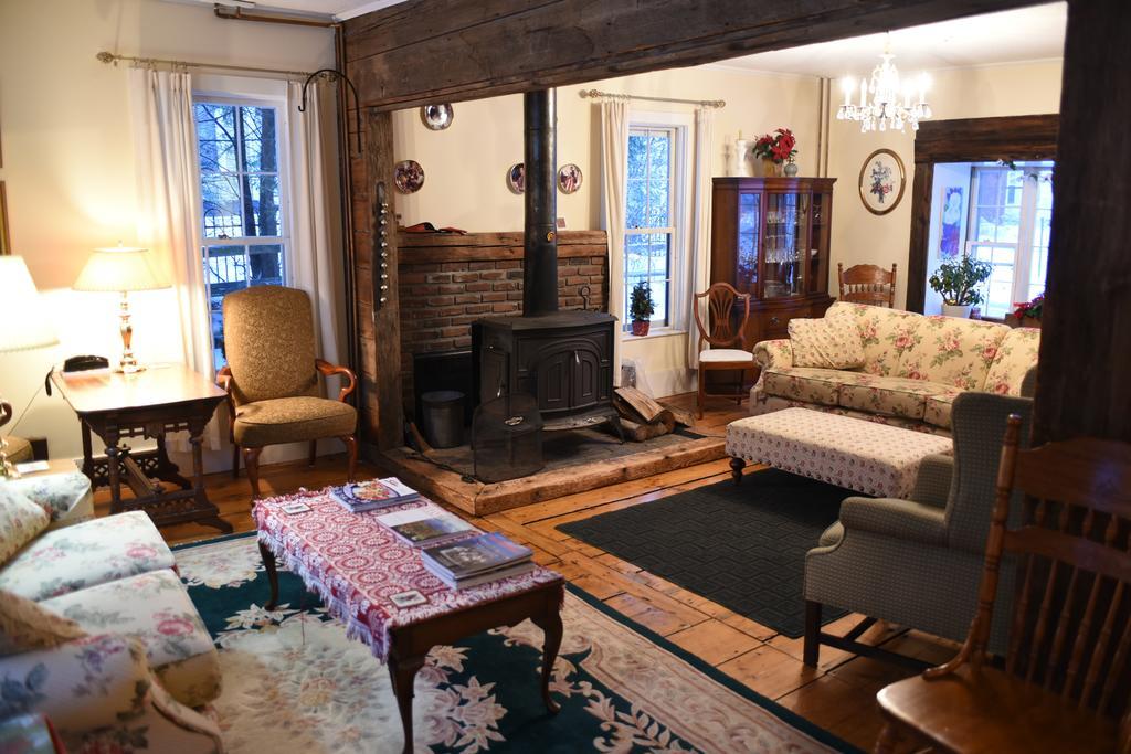 1860 House Inn And Rental Home Essex Room photo